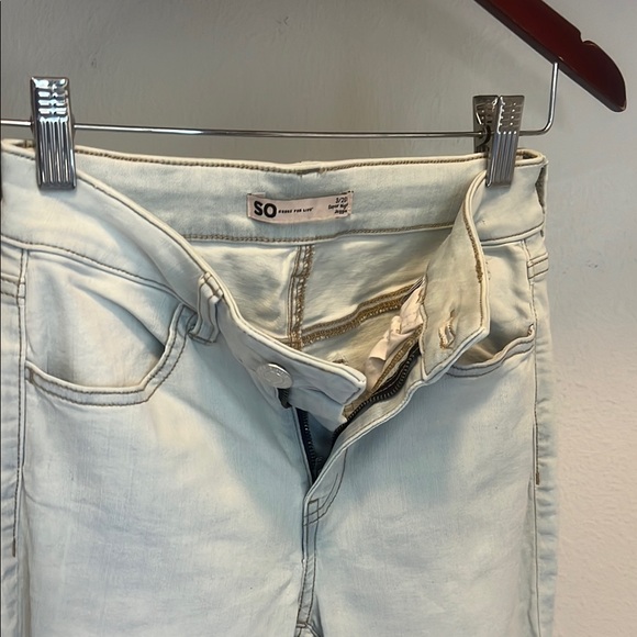 SO Light Blue Skinny Jeans - Picture 5 of 9
